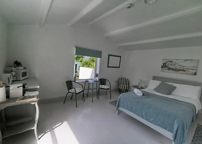 アパート Under The Eaves